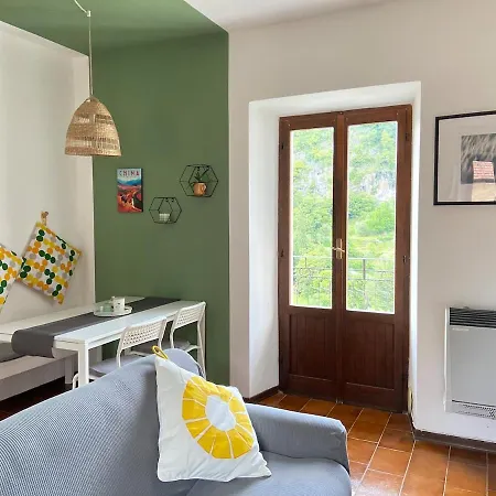 Bilocale Con Balconi Vista Vicino Varenna شقة Perledo