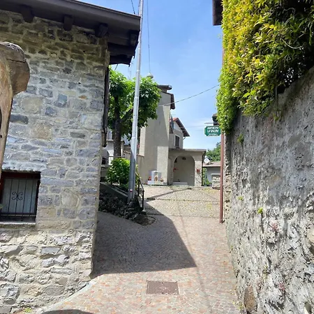 Bilocale Con Balconi Vista Vicino Varenna *