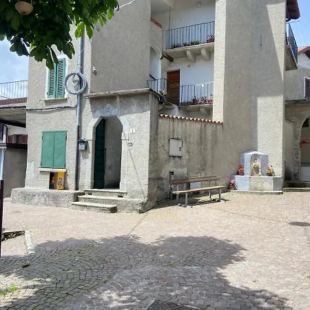 Bilocale Con Balconi Vista Vicino Varenna דירה *