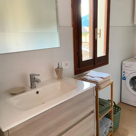 Bilocale Con Balconi Vista Vicino Varenna شقة *